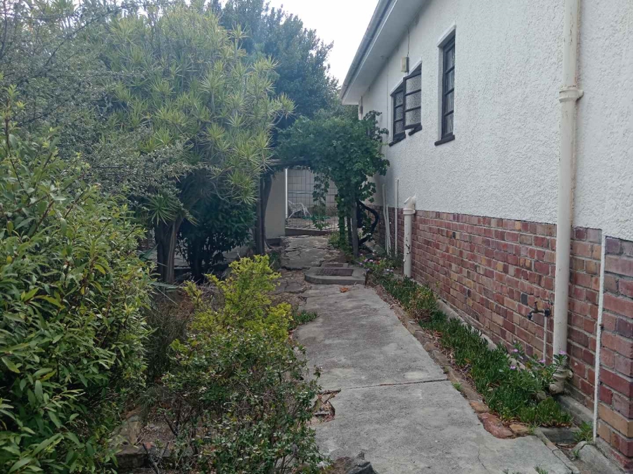 3 Bedroom Property for Sale in Vredehoek Western Cape
